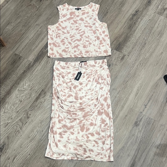 Express Pink and White Skirt Set - Picture 1 of 1